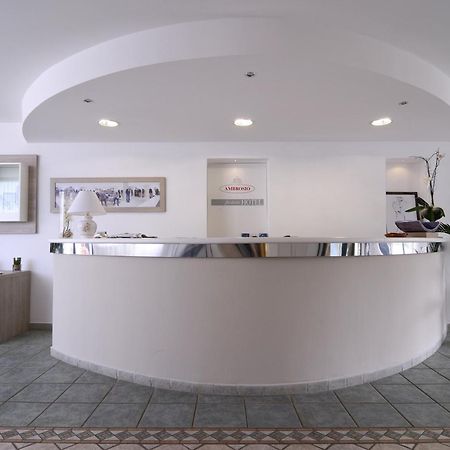 Hotel Ambrosio La Corte ออลเบีย ภายนอก รูปภาพ