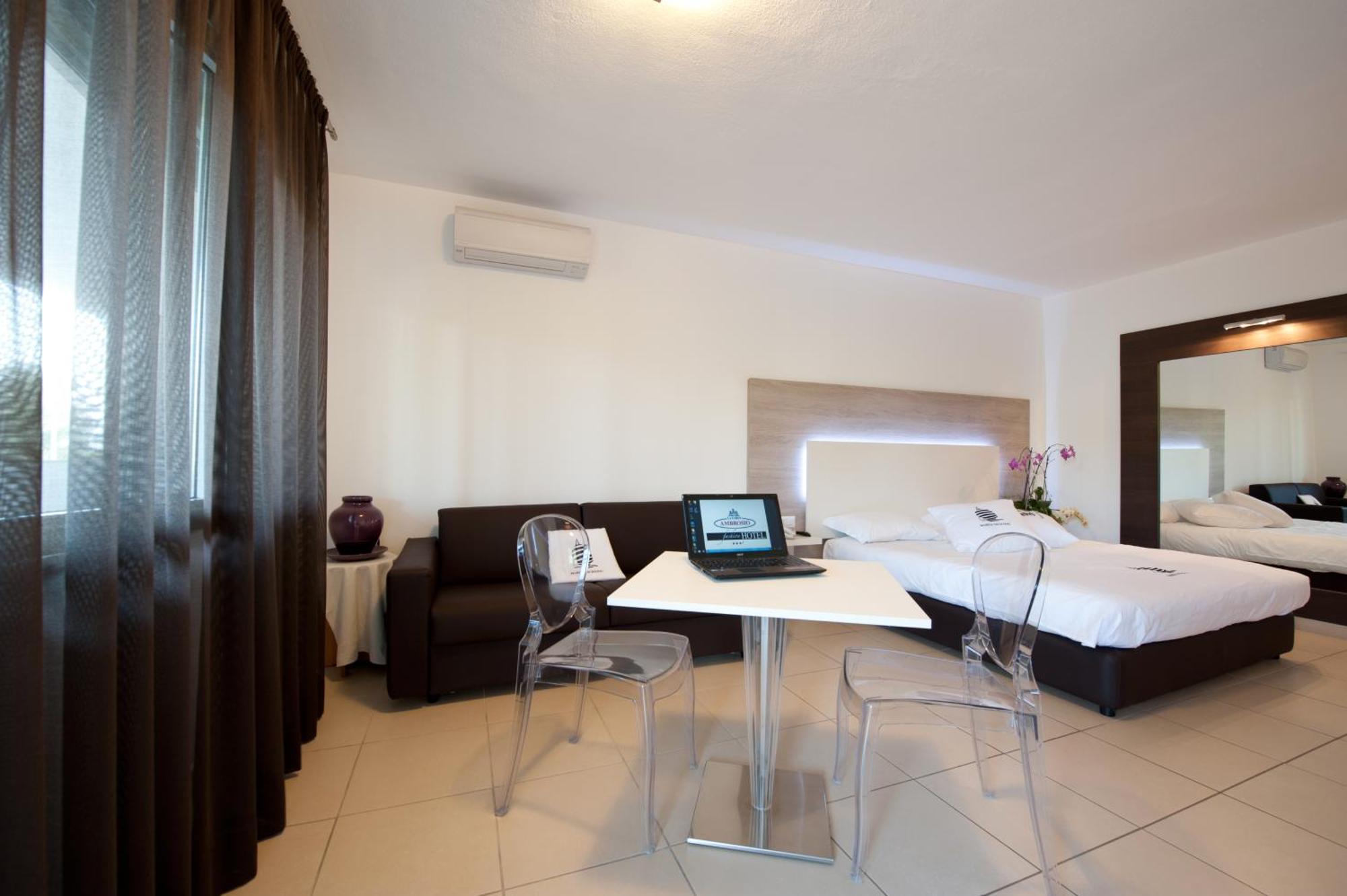 Hotel Ambrosio La Corte ออลเบีย ภายนอก รูปภาพ