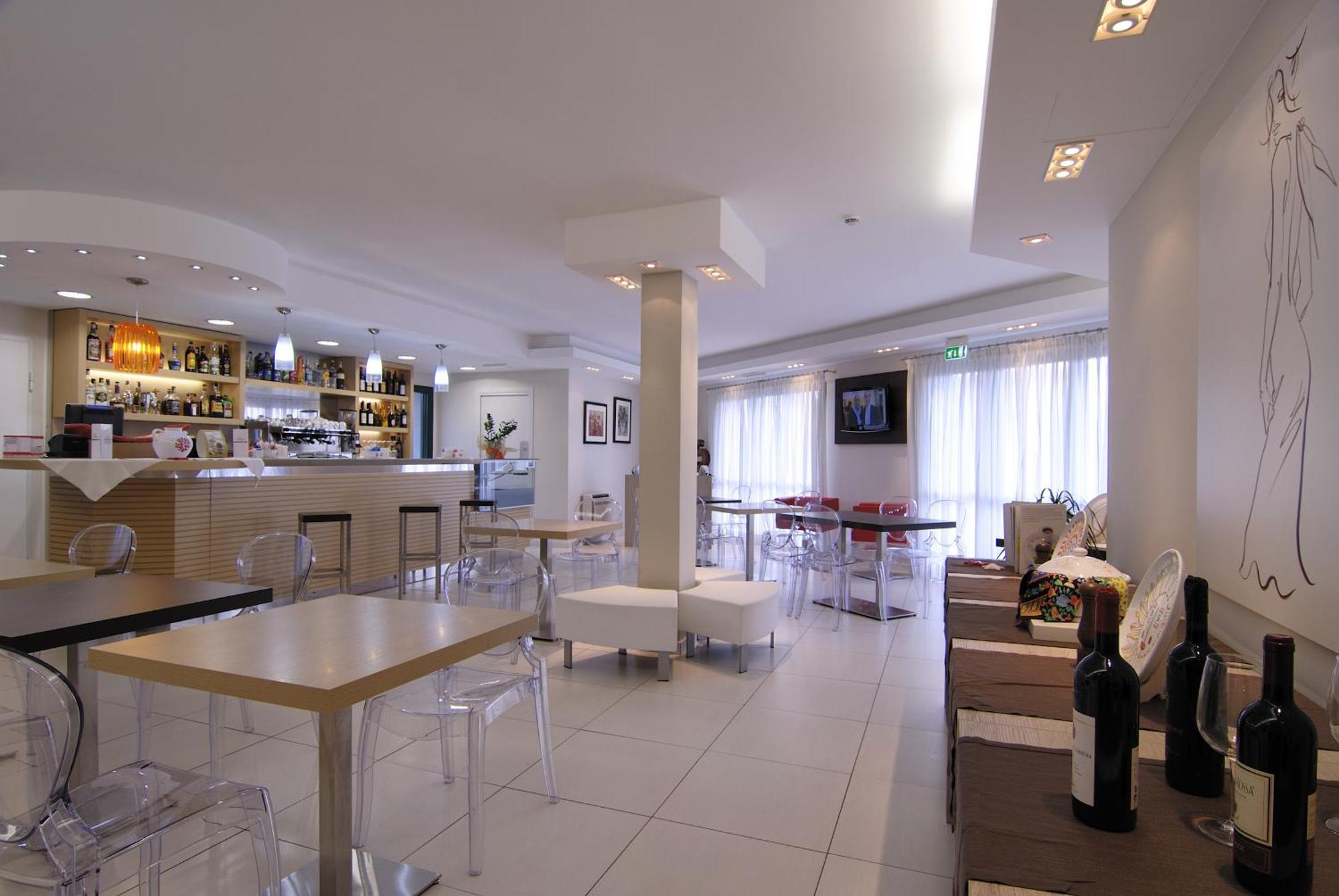Hotel Ambrosio La Corte ออลเบีย ภายนอก รูปภาพ
