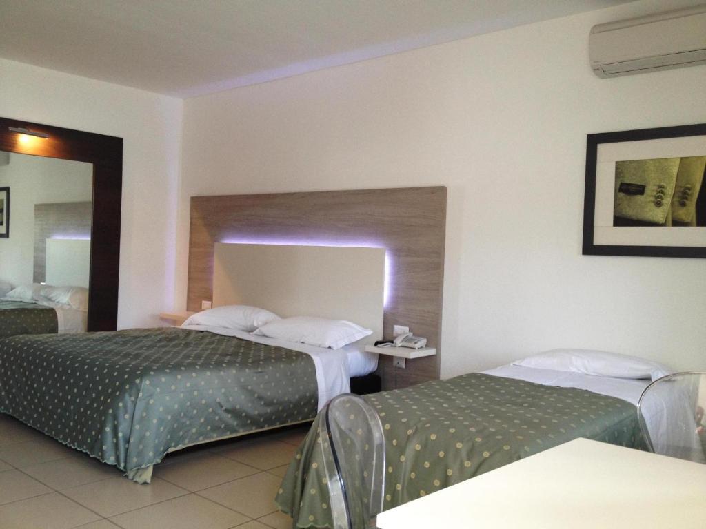 Hotel Ambrosio La Corte ออลเบีย ห้อง รูปภาพ